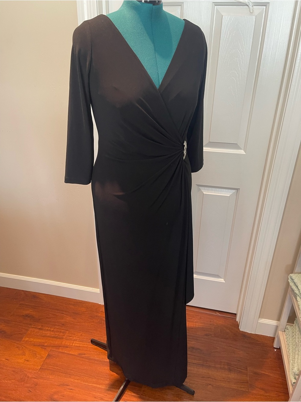 Ralph Lauren Black Long-Sleeve V-Neck Evening Gown with Side Brooch - Picture 11 of 13